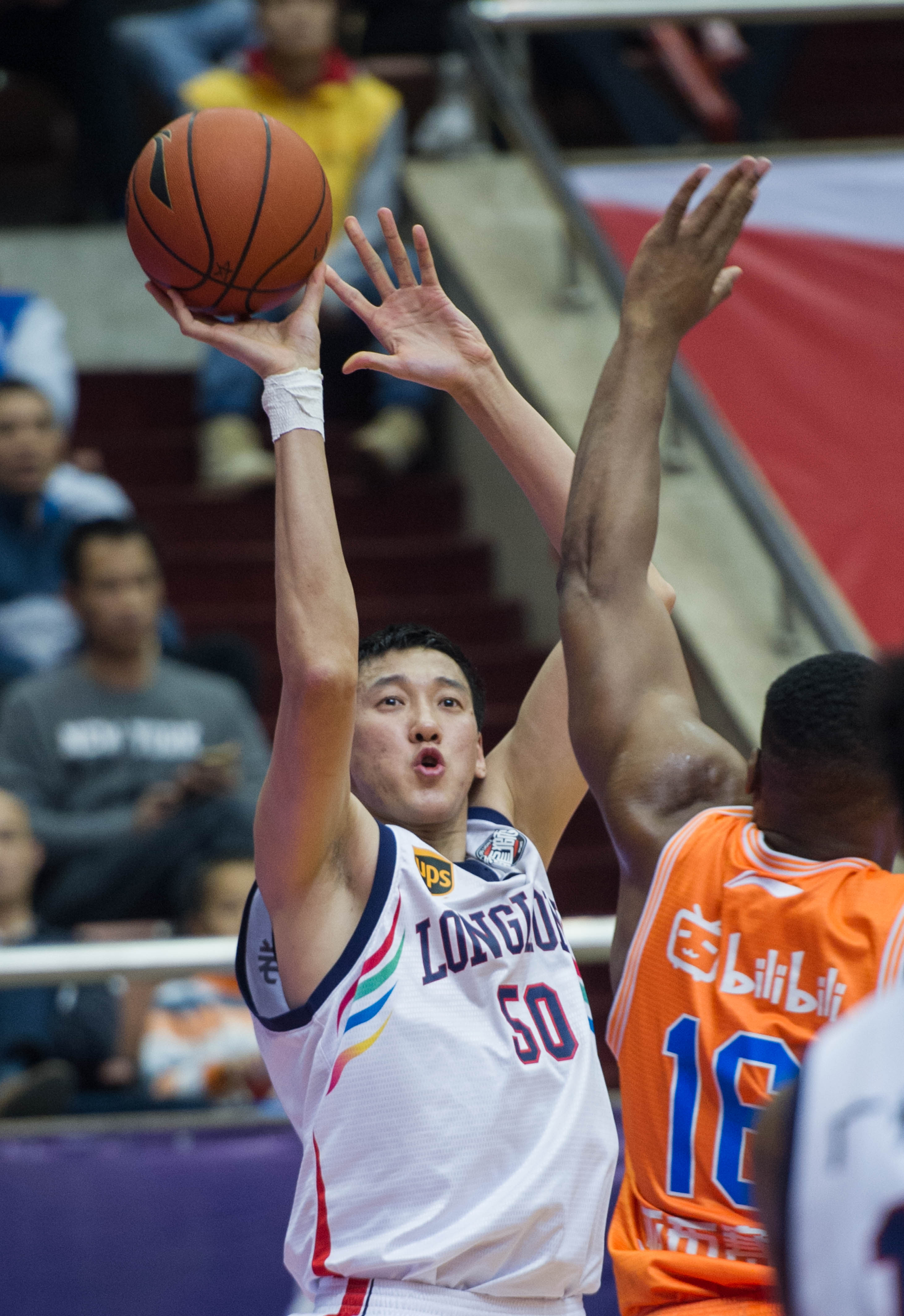 他立刻用外 他立刻用外